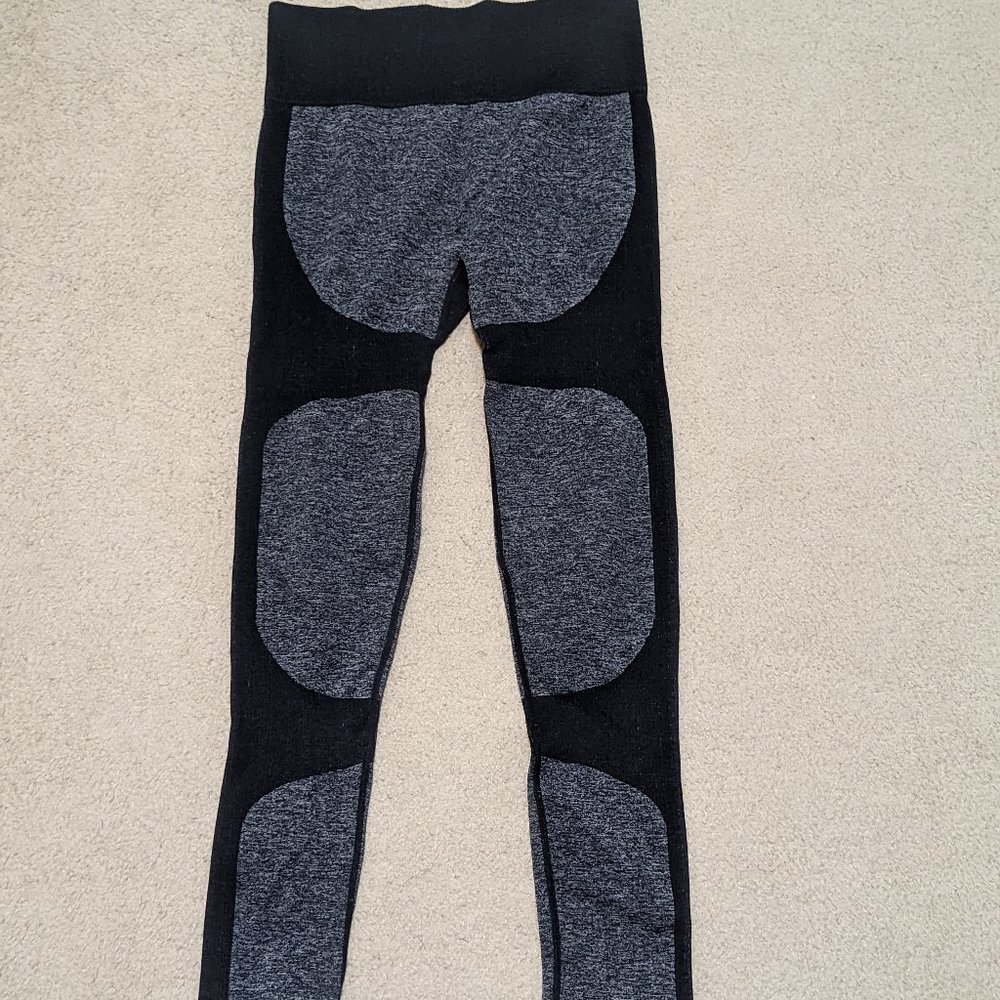 Ladies black seamless leggings